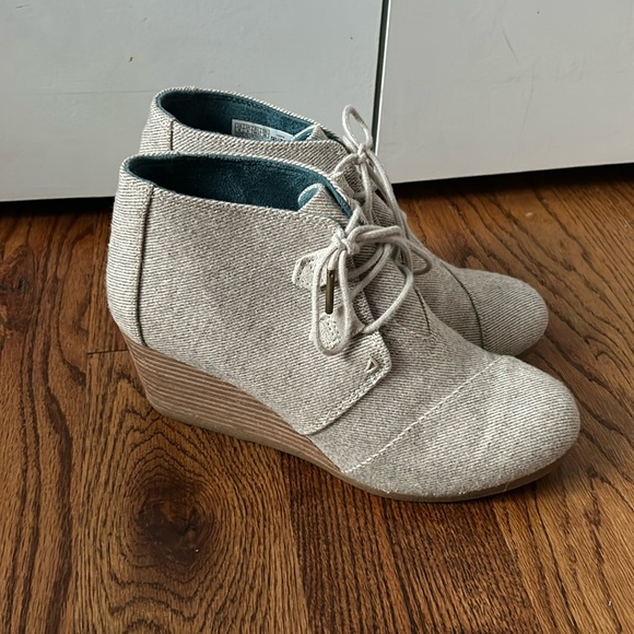 Toms Shoes - TOMS Natural Shimmer Twill Kayla Wedge Booties Sz 8